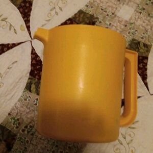 Vintage Tupperware Round Yellow Pitcher Squeeze Button Closure Classic 1.5 Quart